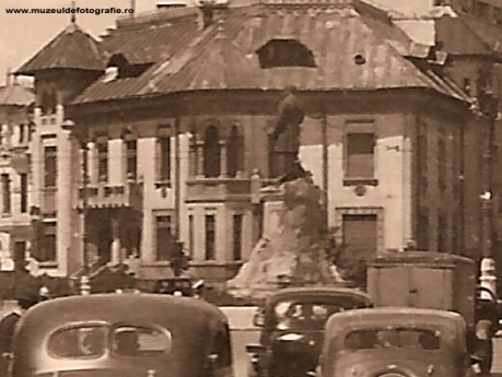 Lascar Catargiu Statuia lui Lascar Catargiu din Piata Roamana