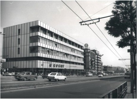 Magazinul Cocor la inceputul anilor '70. Magazinul Unirea se afla inca in constructie.