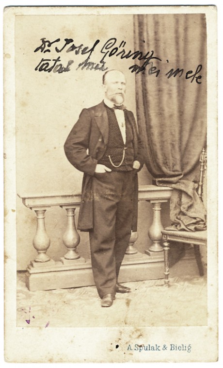 spulak_bielig Portret al doctorului Josef Goring realizat de A. Spulak & Bieling în București. Pe fotografie este notat: "Dr. Josef Goring tatăl mamei mele". Imagine nedatată